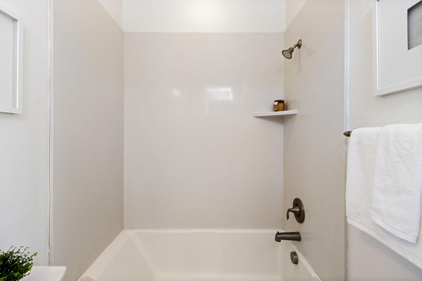 Detail Gallery Image 17 of 47 For 5886 Smoky Quartz Loop, San Jose,  CA 95123 - 3 Beds | 3/1 Baths