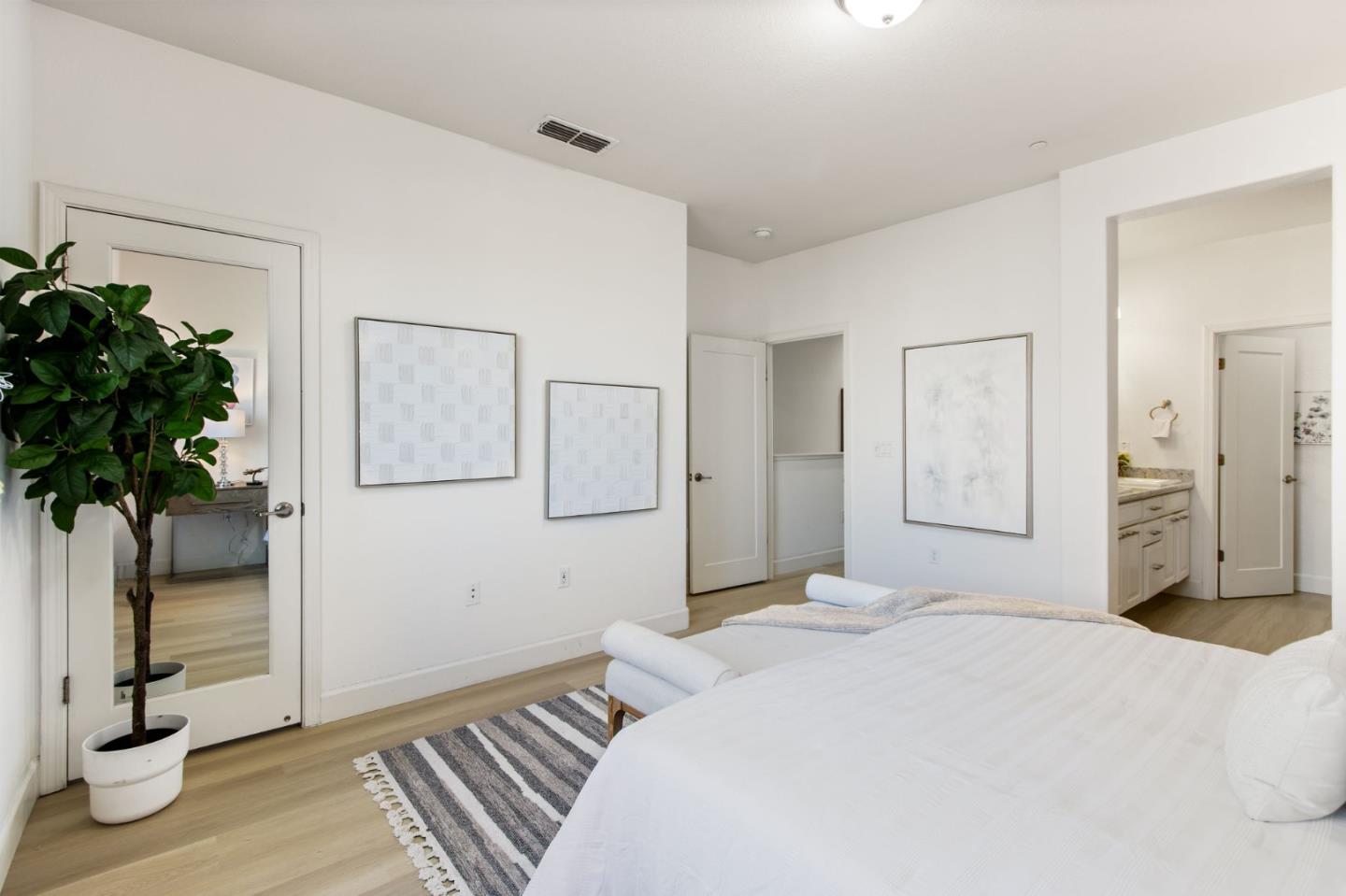 Detail Gallery Image 4 of 47 For 5886 Smoky Quartz Loop, San Jose,  CA 95123 - 3 Beds | 3/1 Baths