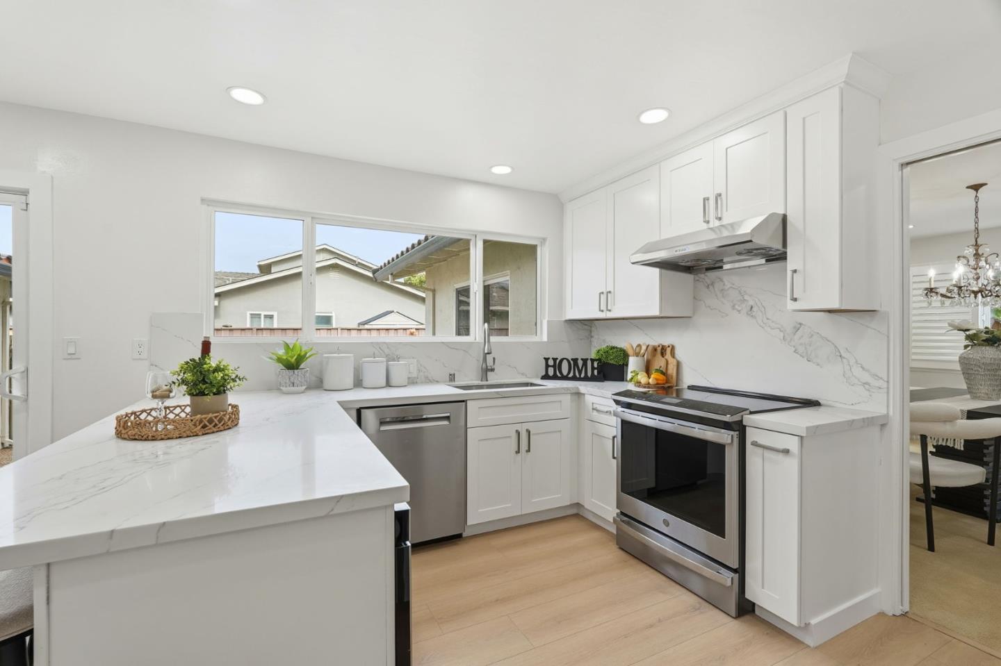 Detail Gallery Image 15 of 62 For 99 Calfhill Ct, Los Gatos,  CA 95032 - 5 Beds | 2/1 Baths