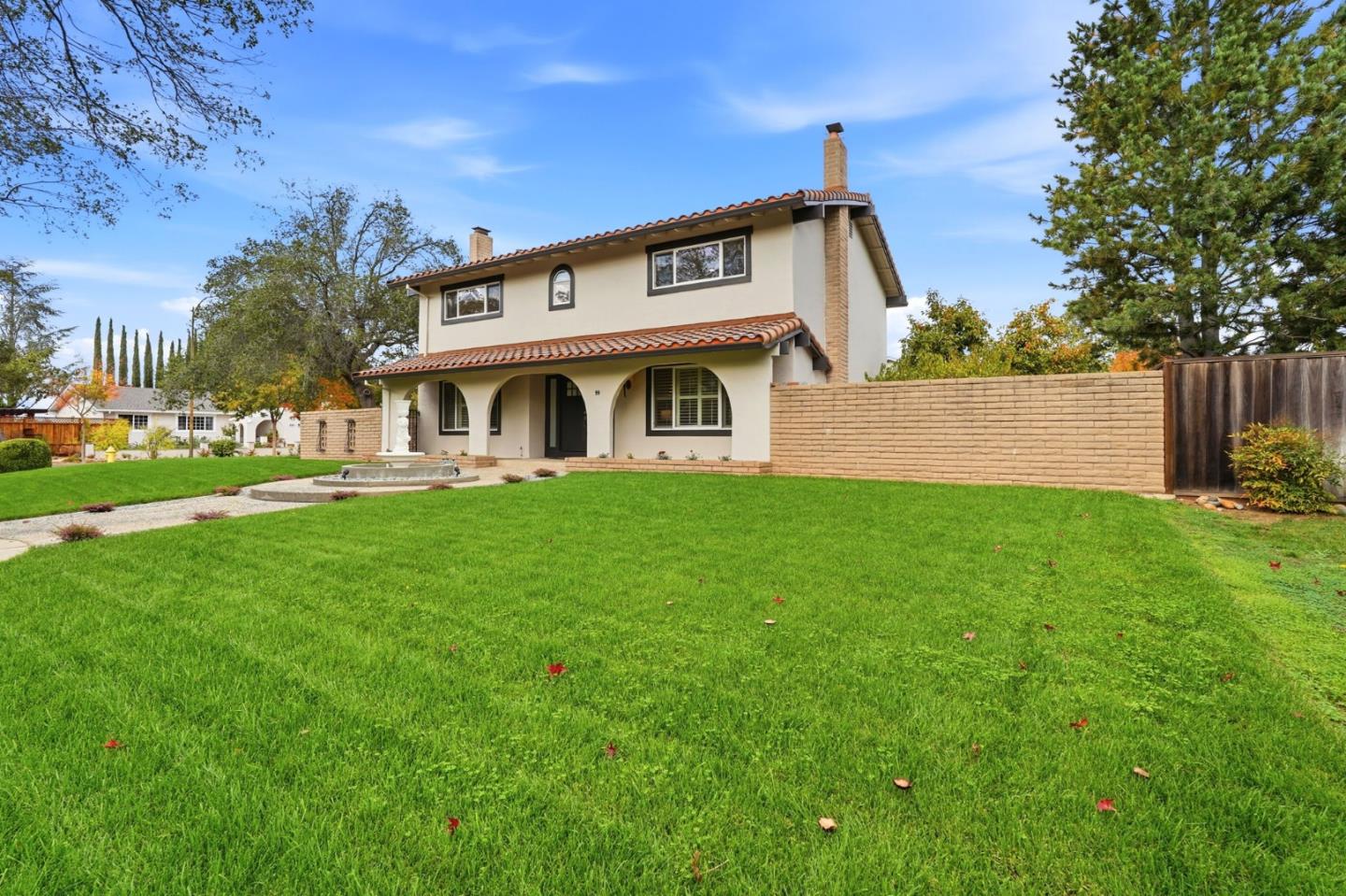 Detail Gallery Image 4 of 62 For 99 Calfhill Ct, Los Gatos,  CA 95032 - 5 Beds | 2/1 Baths