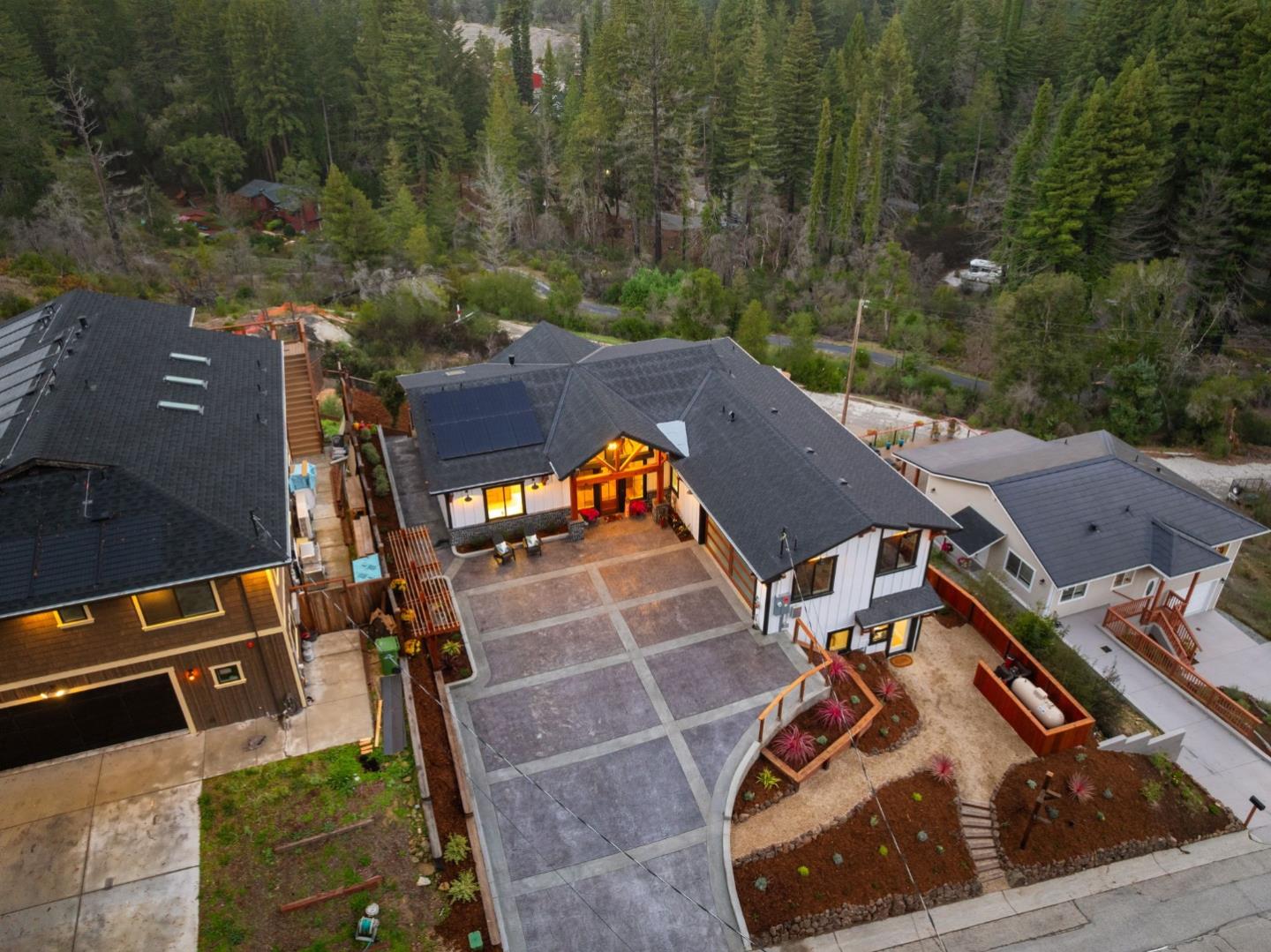 Detail Gallery Image 7 of 85 For 230 Fern Rock Way, Boulder Creek,  CA 95006 - 5 Beds | 4 Baths