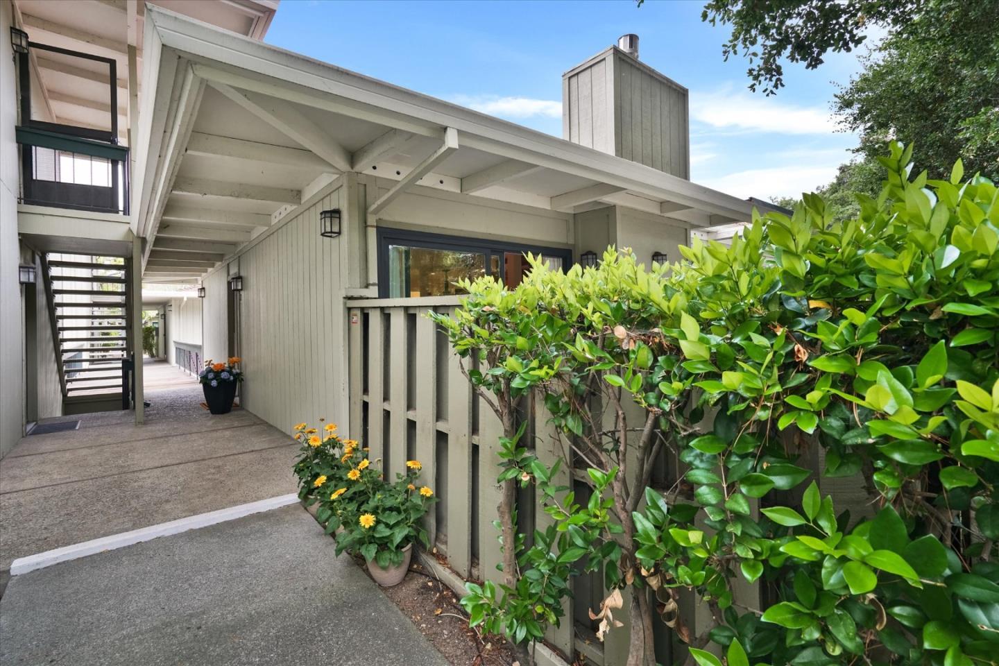 Detail Gallery Image 2 of 39 For 1070 Mercedes Ave #2,  Los Altos,  CA 94022 - 2 Beds | 2 Baths