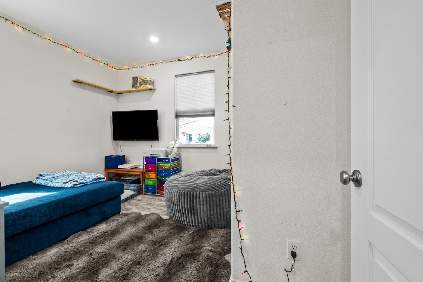 Detail Gallery Image 8 of 43 For 2875 Walker Way, Hollister,  CA 95023 - 3 Beds | 2 Baths