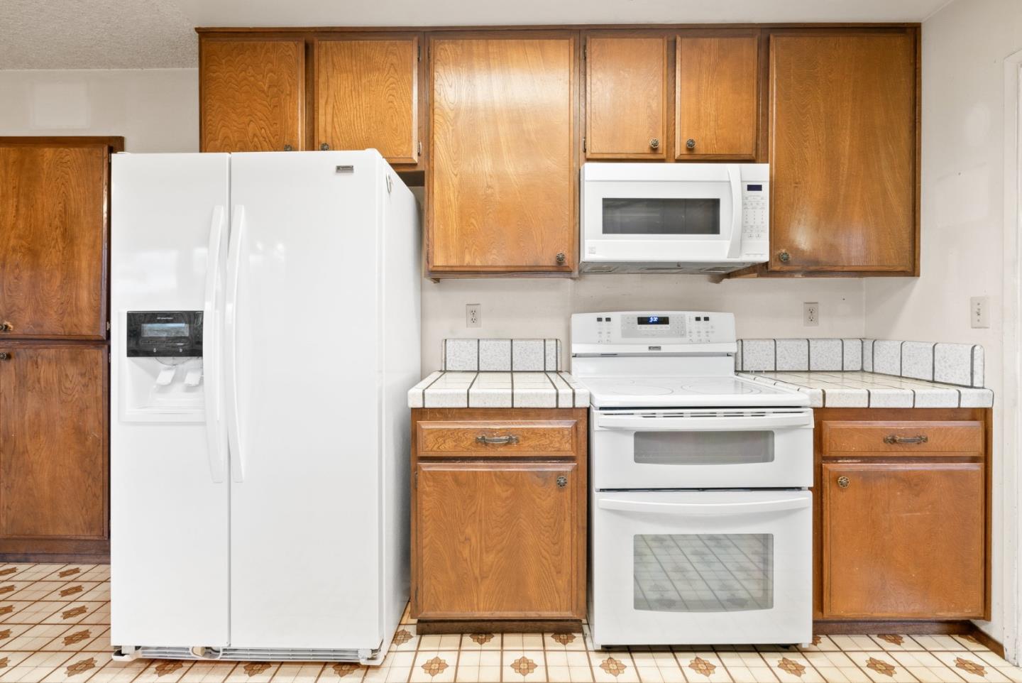 Detail Gallery Image 10 of 34 For 230 Castillon Way, San Jose,  CA 95119 - 5 Beds | 3 Baths