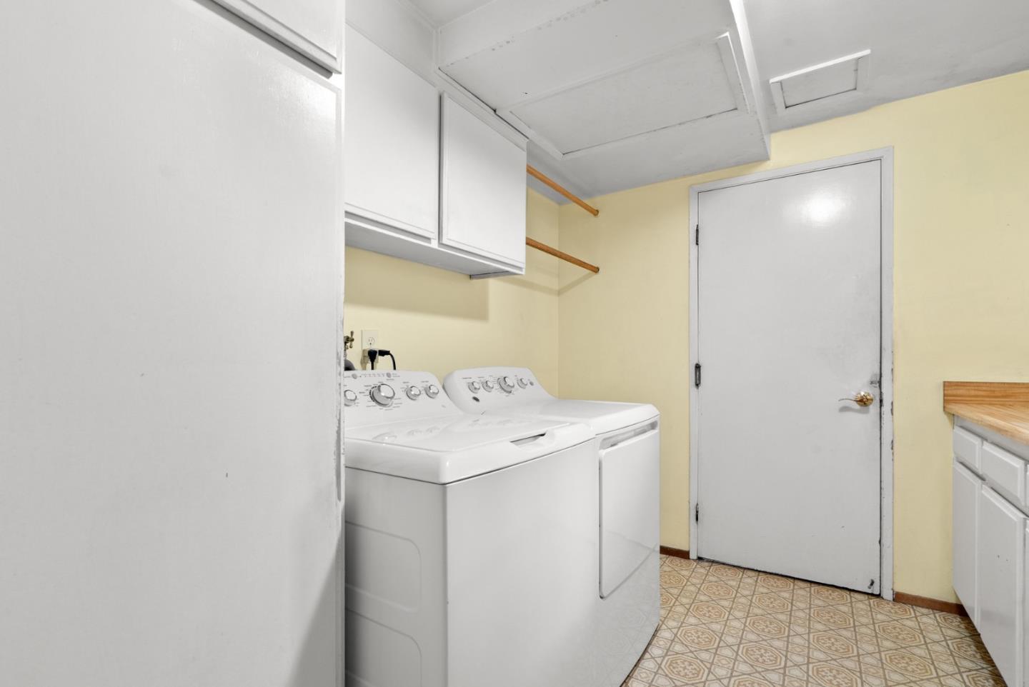 Detail Gallery Image 14 of 34 For 230 Castillon Way, San Jose,  CA 95119 - 5 Beds | 3 Baths