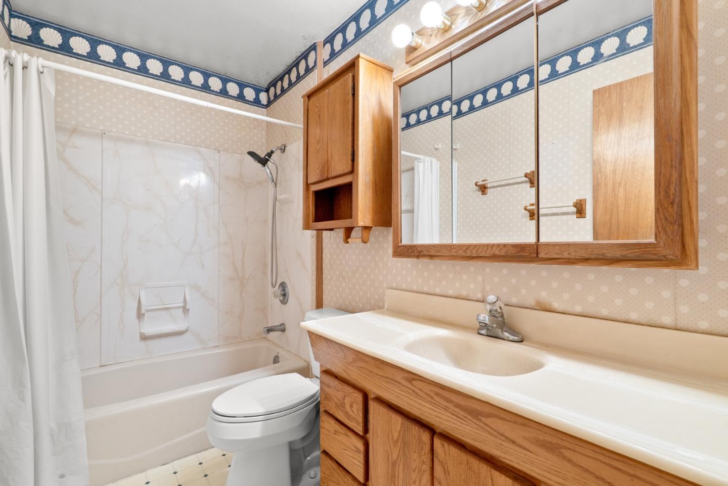 Detail Gallery Image 15 of 34 For 230 Castillon Way, San Jose,  CA 95119 - 5 Beds | 3 Baths