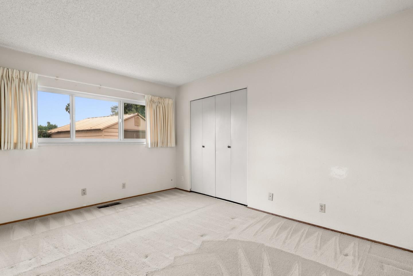 Detail Gallery Image 16 of 34 For 230 Castillon Way, San Jose,  CA 95119 - 5 Beds | 3 Baths