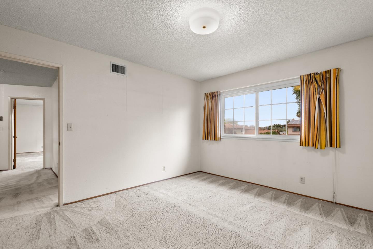 Detail Gallery Image 17 of 34 For 230 Castillon Way, San Jose,  CA 95119 - 5 Beds | 3 Baths