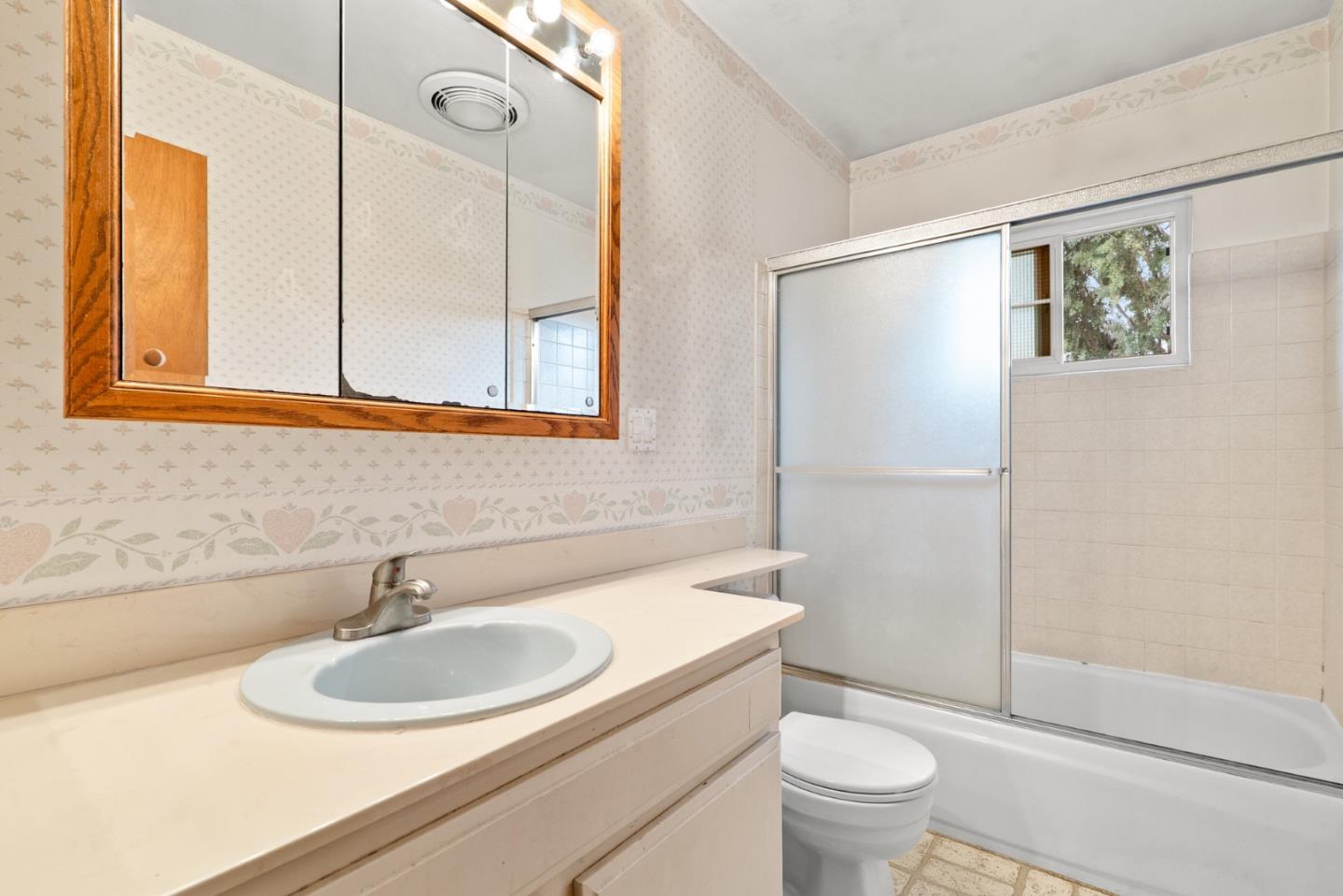 Detail Gallery Image 18 of 34 For 230 Castillon Way, San Jose,  CA 95119 - 5 Beds | 3 Baths