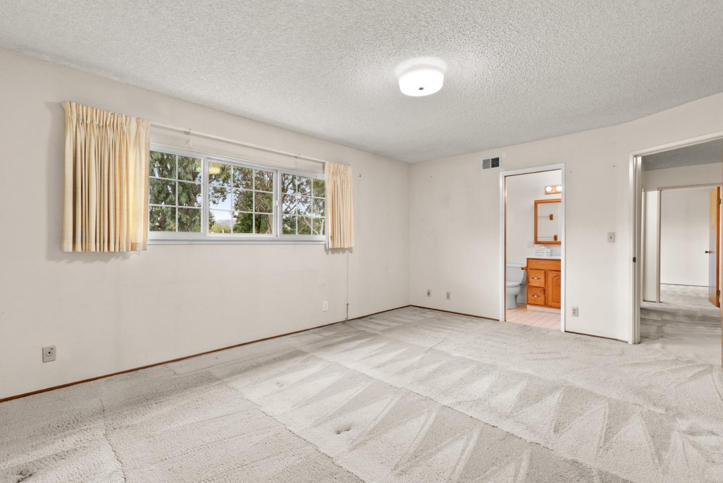 Detail Gallery Image 20 of 34 For 230 Castillon Way, San Jose,  CA 95119 - 5 Beds | 3 Baths