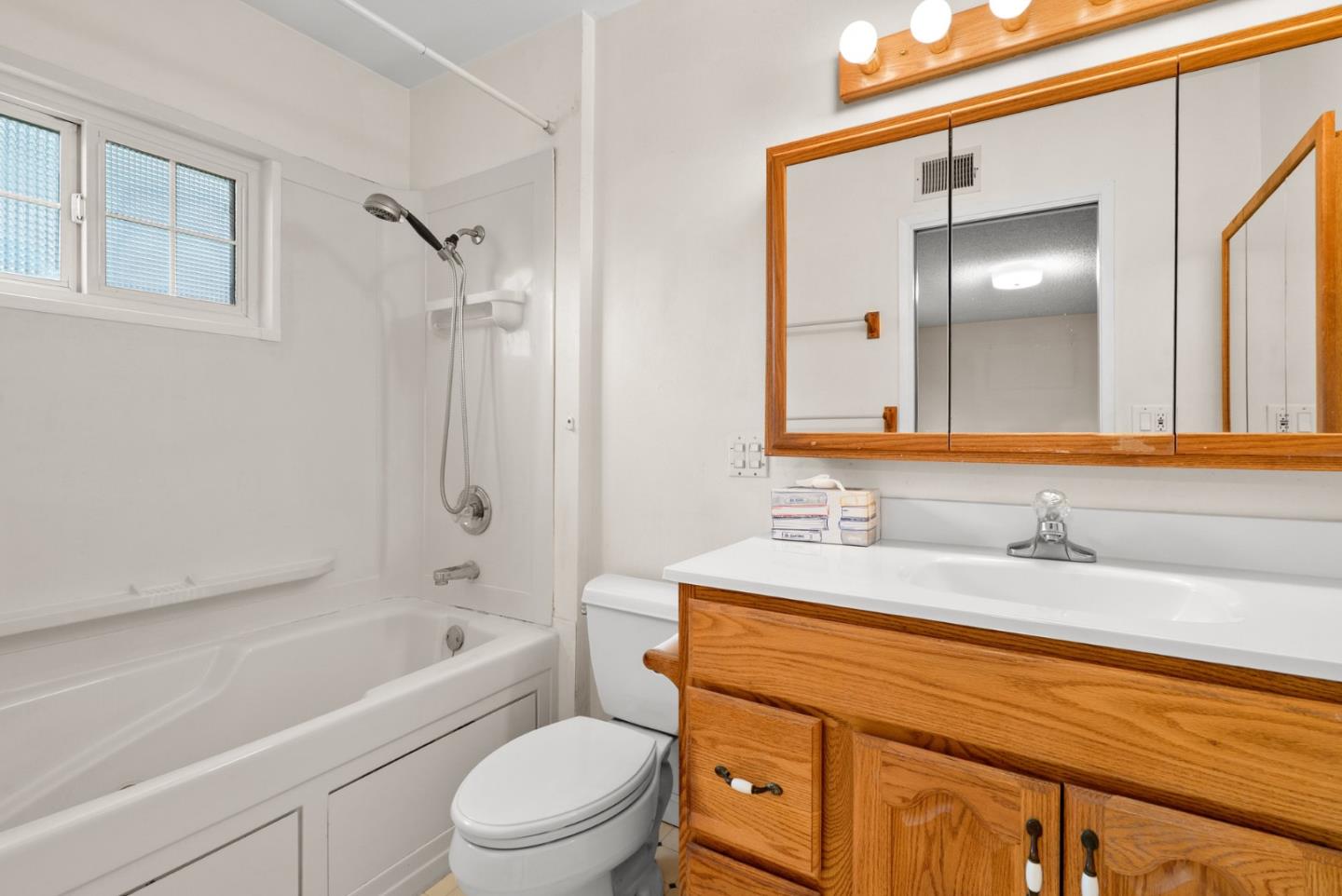 Detail Gallery Image 21 of 34 For 230 Castillon Way, San Jose,  CA 95119 - 5 Beds | 3 Baths