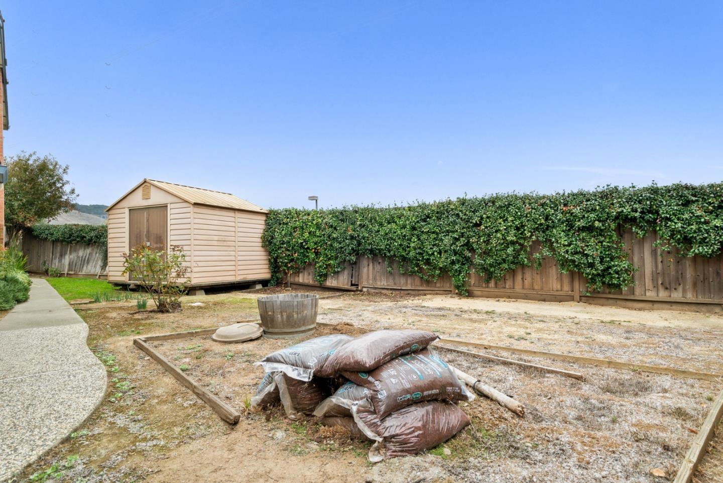 Detail Gallery Image 26 of 34 For 230 Castillon Way, San Jose,  CA 95119 - 5 Beds | 3 Baths