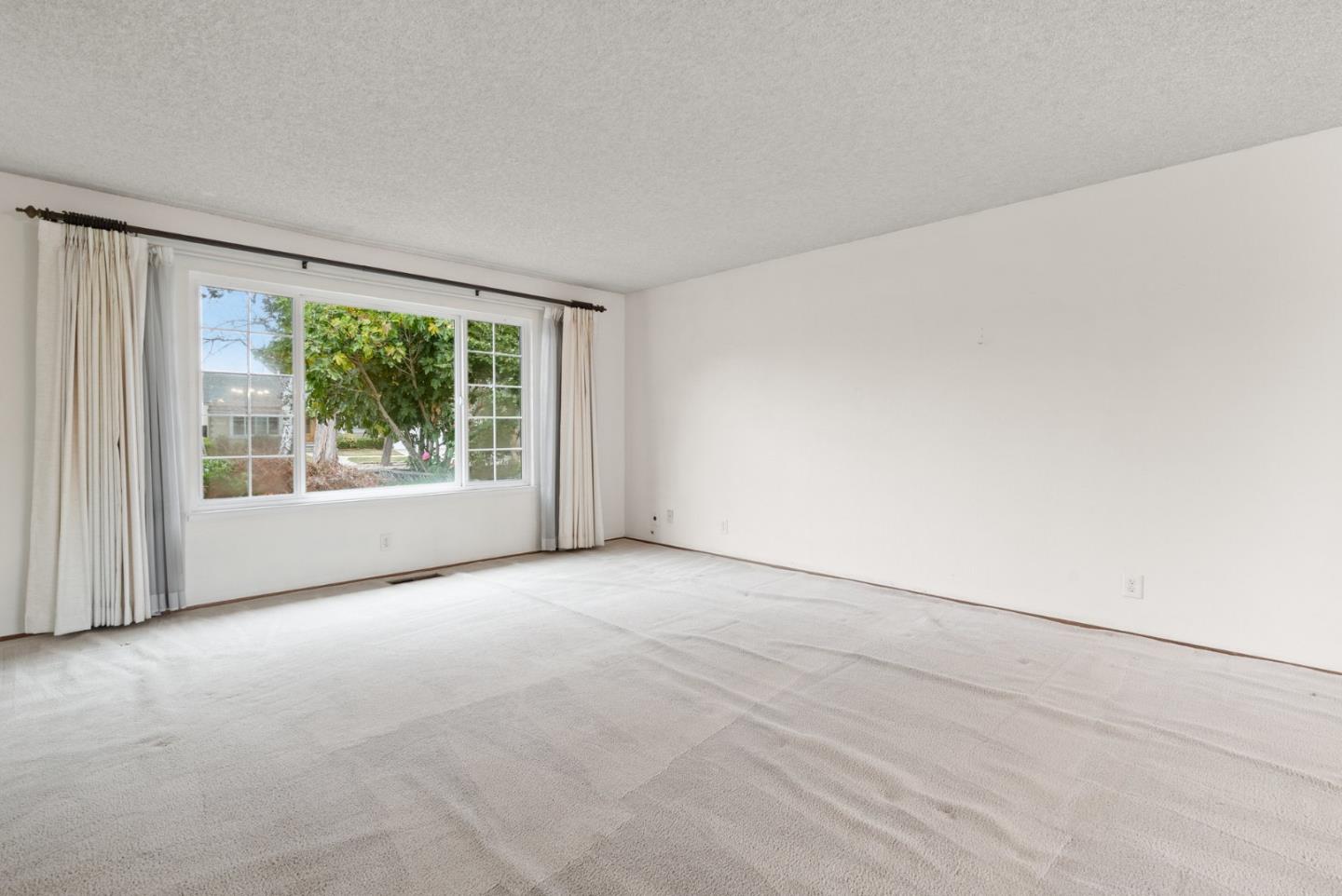 Detail Gallery Image 5 of 34 For 230 Castillon Way, San Jose,  CA 95119 - 5 Beds | 3 Baths