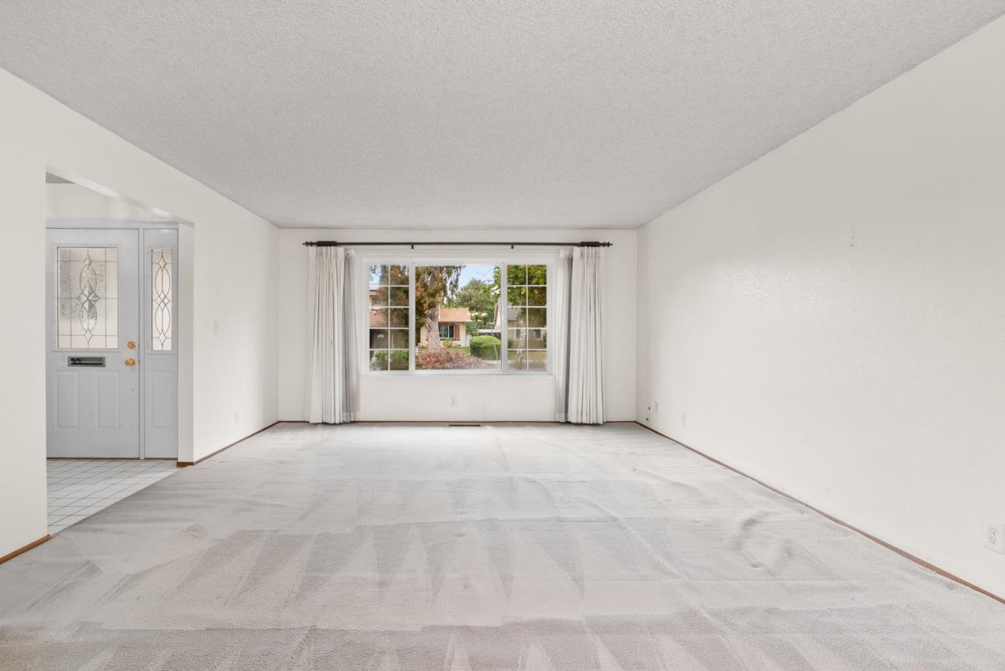 Detail Gallery Image 6 of 34 For 230 Castillon Way, San Jose,  CA 95119 - 5 Beds | 3 Baths