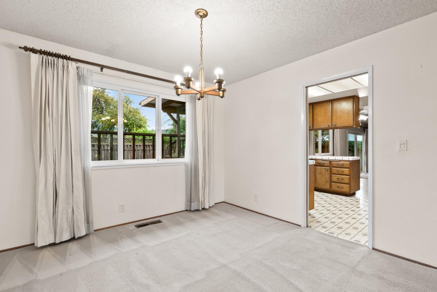 Detail Gallery Image 8 of 34 For 230 Castillon Way, San Jose,  CA 95119 - 5 Beds | 3 Baths