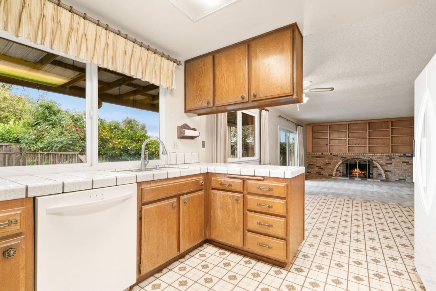 Detail Gallery Image 9 of 34 For 230 Castillon Way, San Jose,  CA 95119 - 5 Beds | 3 Baths