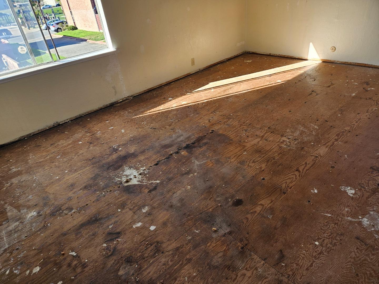 Detail Gallery Image 3 of 6 For 156 Garrison Ave #156,  San Francisco,  CA 94134 - 3 Beds | 2/1 Baths