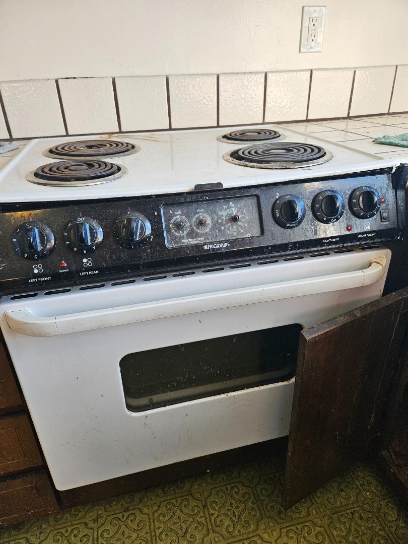 Detail Gallery Image 4 of 6 For 156 Garrison Ave #156,  San Francisco,  CA 94134 - 3 Beds | 2/1 Baths