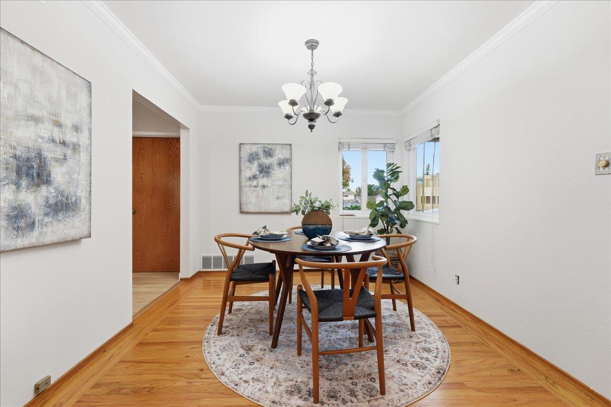 Detail Gallery Image 11 of 26 For 4694 Strawberry Park Dr, San Jose,  CA 95129 - 3 Beds | 2 Baths