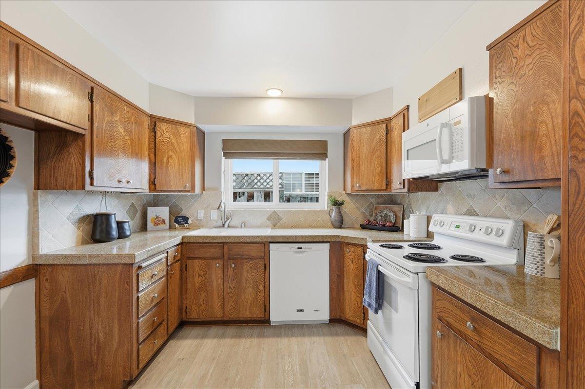 Detail Gallery Image 8 of 26 For 4694 Strawberry Park Dr, San Jose,  CA 95129 - 3 Beds | 2 Baths