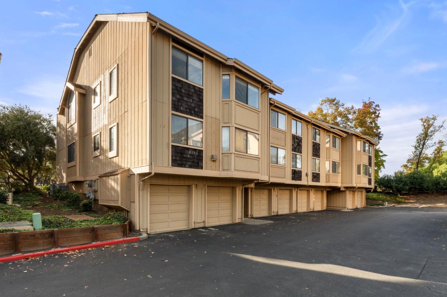 Detail Gallery Image 2 of 55 For 2208 Brega Ln, Morgan Hill,  CA 95037 - 2 Beds | 2 Baths