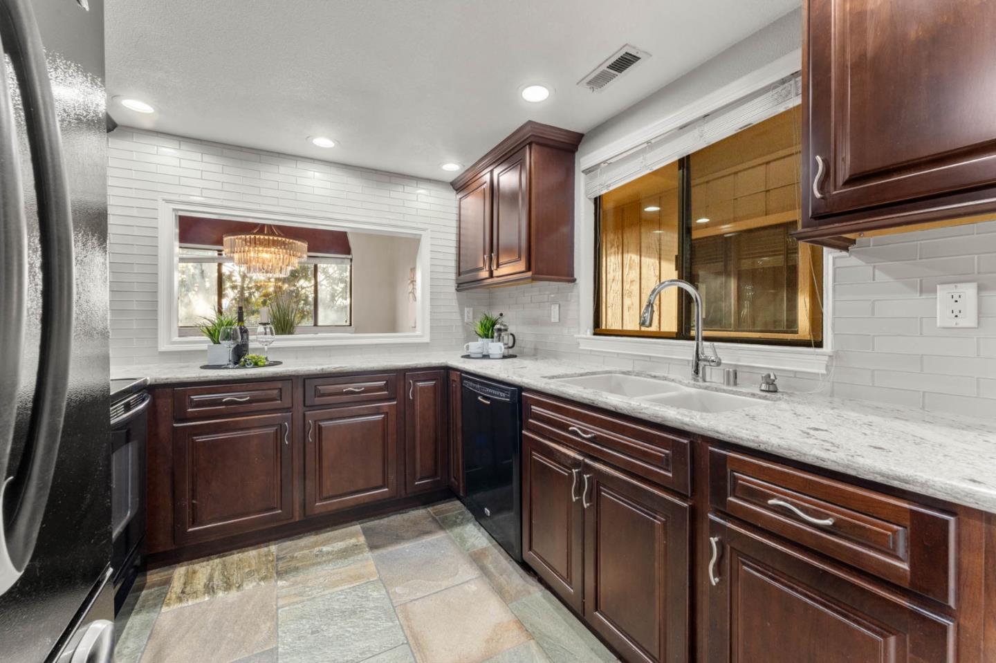 Detail Gallery Image 5 of 55 For 2208 Brega Ln, Morgan Hill,  CA 95037 - 2 Beds | 2 Baths