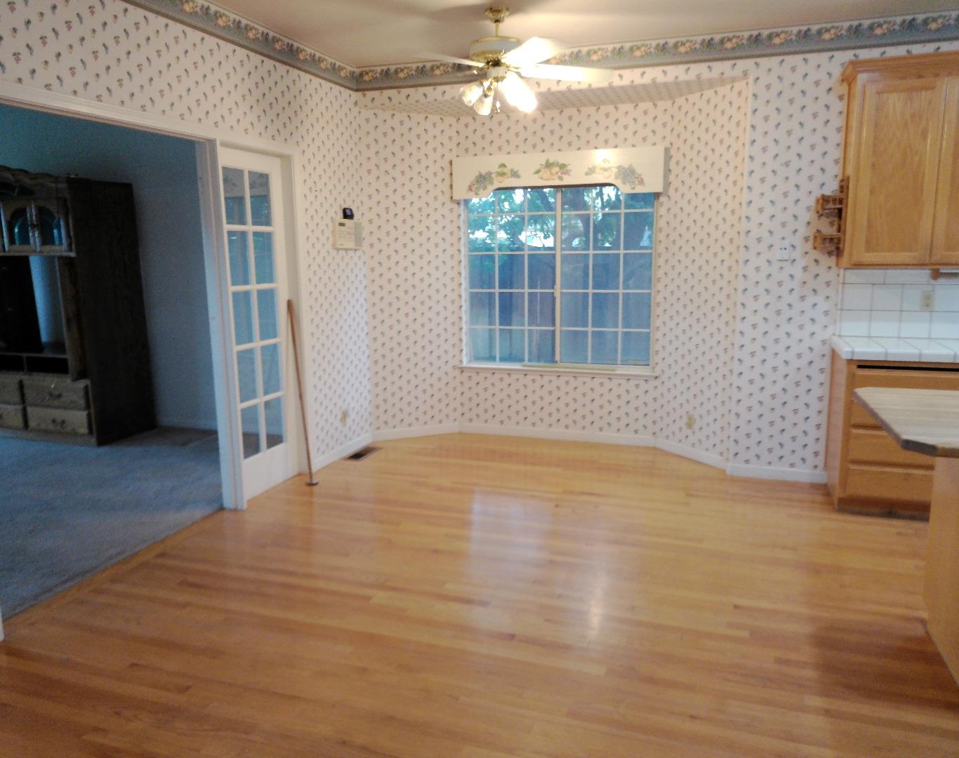 Detail Gallery Image 12 of 25 For 1388 Sonnys Way, Hollister,  CA 95023 - 3 Beds | 3/1 Baths