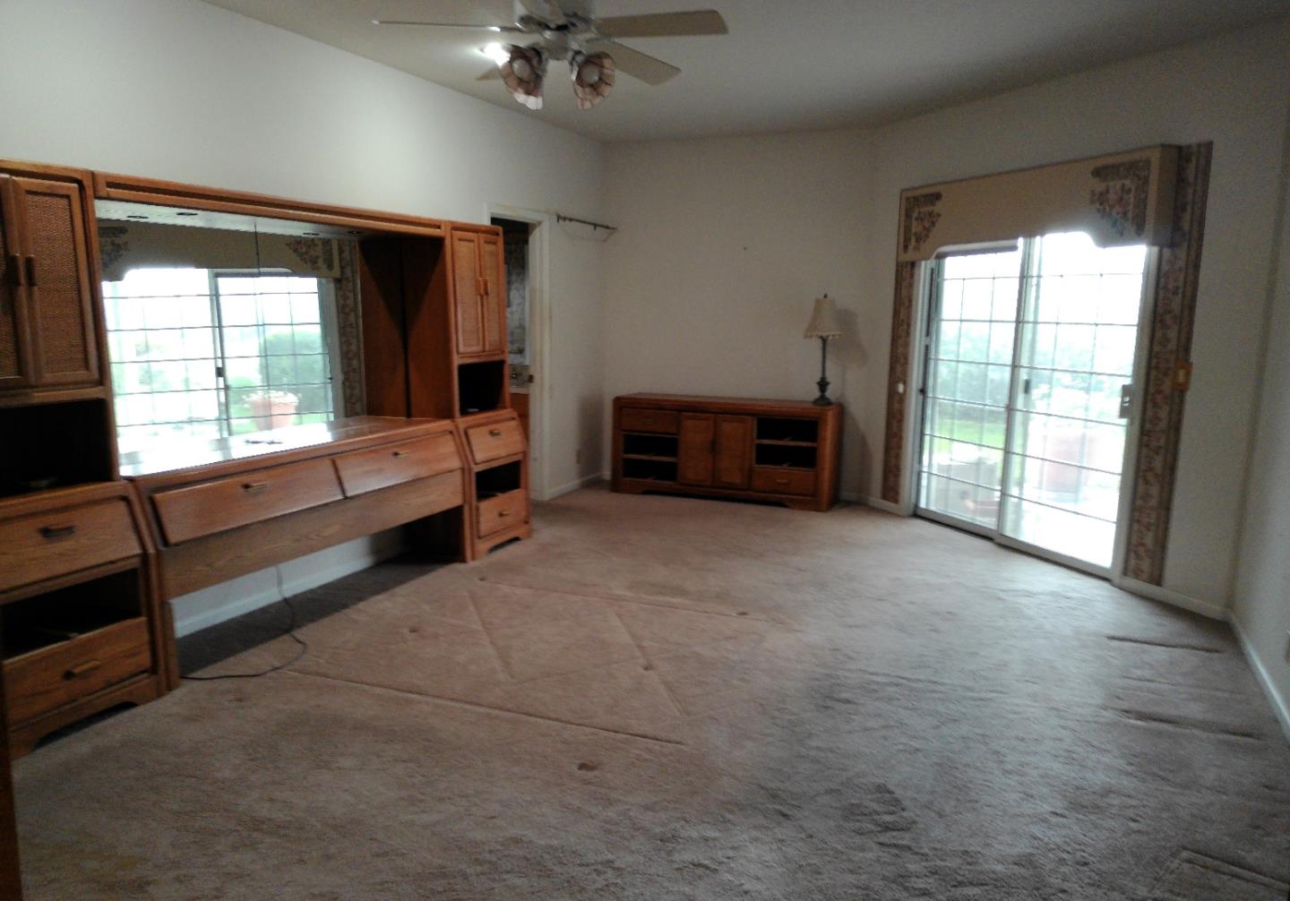 Detail Gallery Image 17 of 25 For 1388 Sonnys Way, Hollister,  CA 95023 - 3 Beds | 3/1 Baths