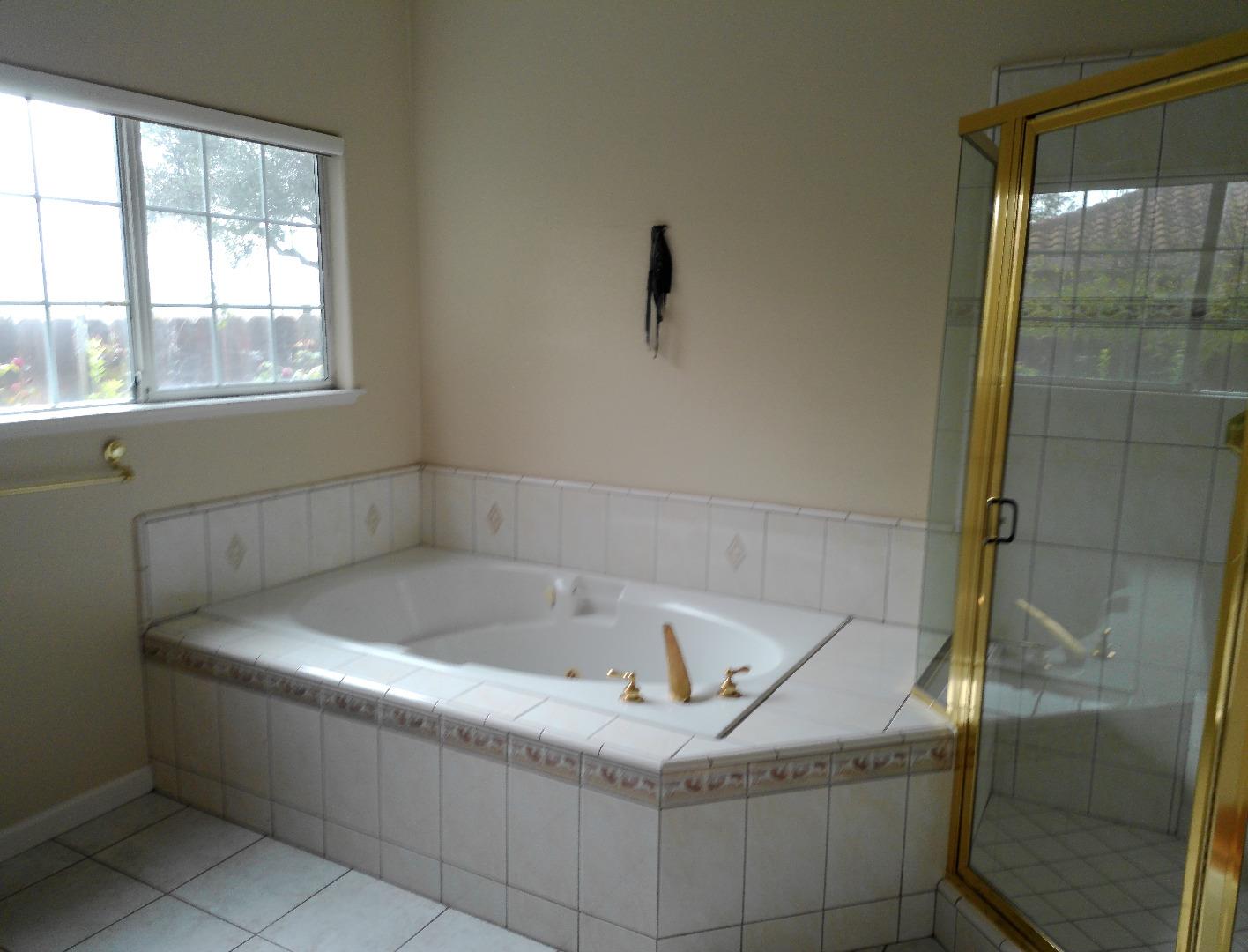 Detail Gallery Image 19 of 25 For 1388 Sonnys Way, Hollister,  CA 95023 - 3 Beds | 3/1 Baths