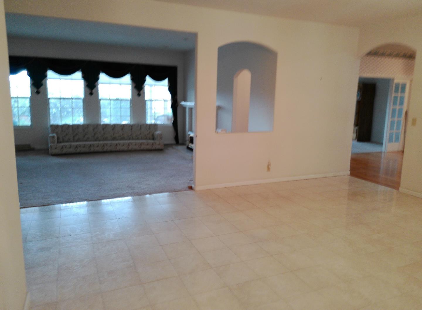 Detail Gallery Image 6 of 25 For 1388 Sonnys Way, Hollister,  CA 95023 - 3 Beds | 3/1 Baths