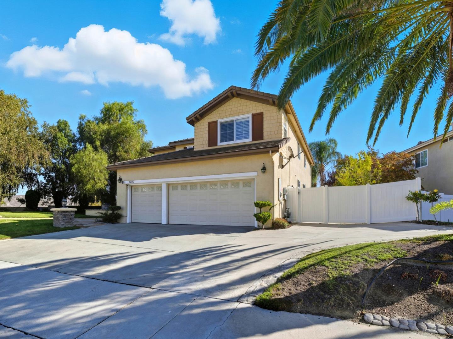 Detail Gallery Image 2 of 29 For 26536 Brant Way, Santa Clarita,  CA 91387 - 5 Beds | 3 Baths