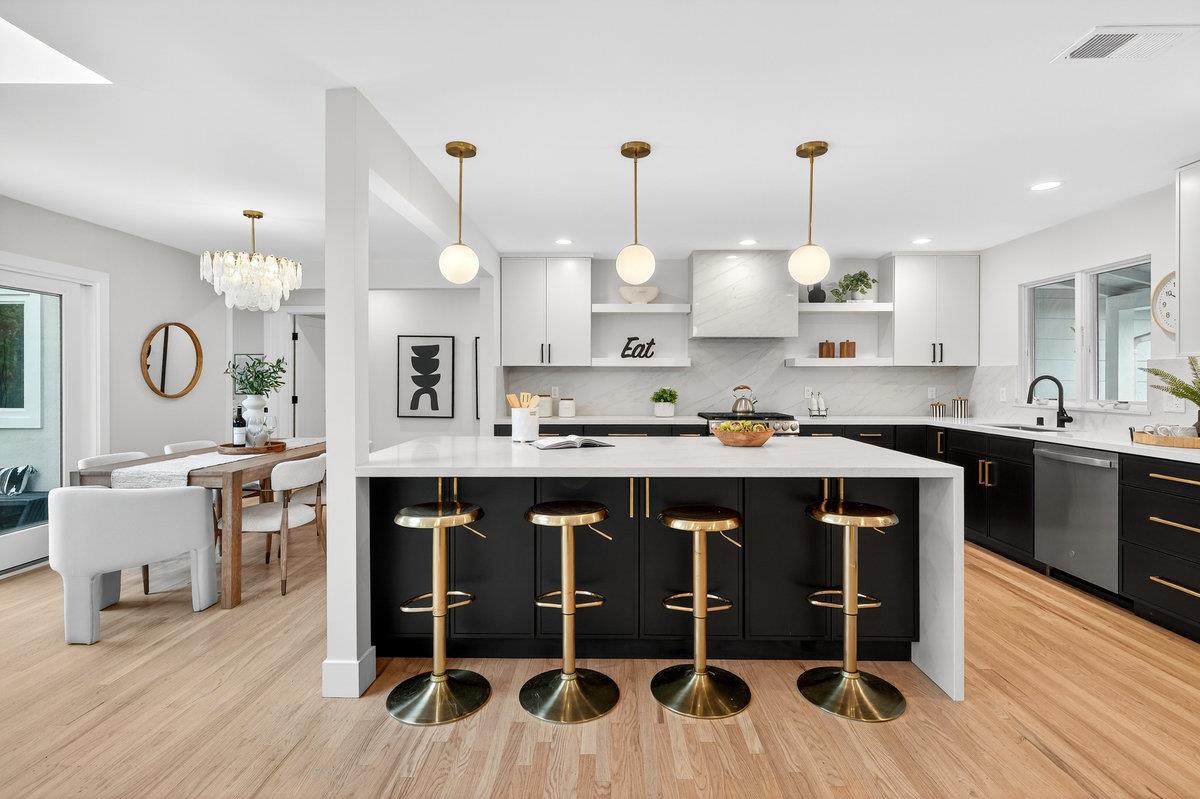 Detail Gallery Image 11 of 50 For 430 Gilbert Ave, Menlo Park,  CA 94025 - 4 Beds | 3 Baths