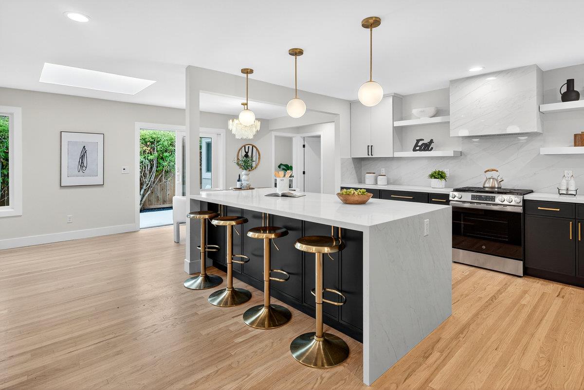 Detail Gallery Image 12 of 50 For 430 Gilbert Ave, Menlo Park,  CA 94025 - 4 Beds | 3 Baths