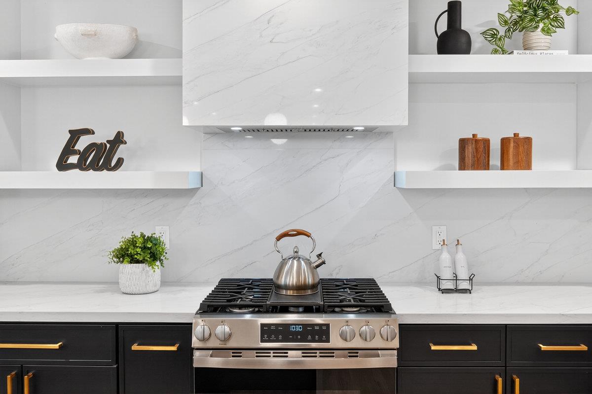 Detail Gallery Image 16 of 50 For 430 Gilbert Ave, Menlo Park,  CA 94025 - 4 Beds | 3 Baths