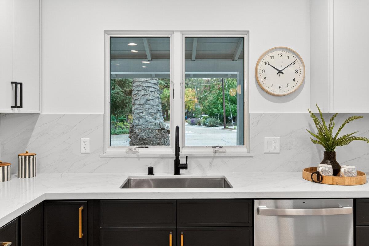 Detail Gallery Image 17 of 50 For 430 Gilbert Ave, Menlo Park,  CA 94025 - 4 Beds | 3 Baths