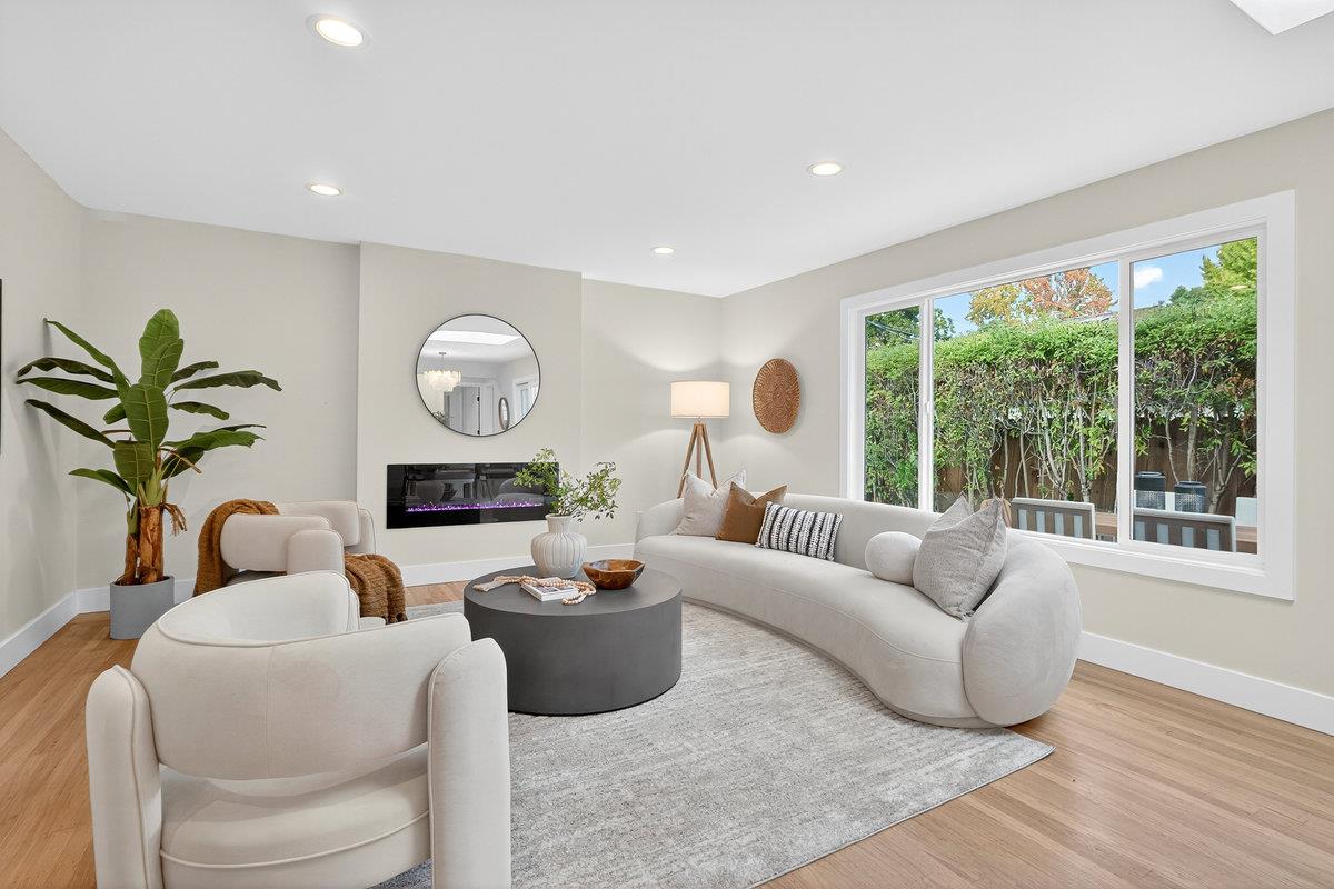 Detail Gallery Image 8 of 50 For 430 Gilbert Ave, Menlo Park,  CA 94025 - 4 Beds | 3 Baths