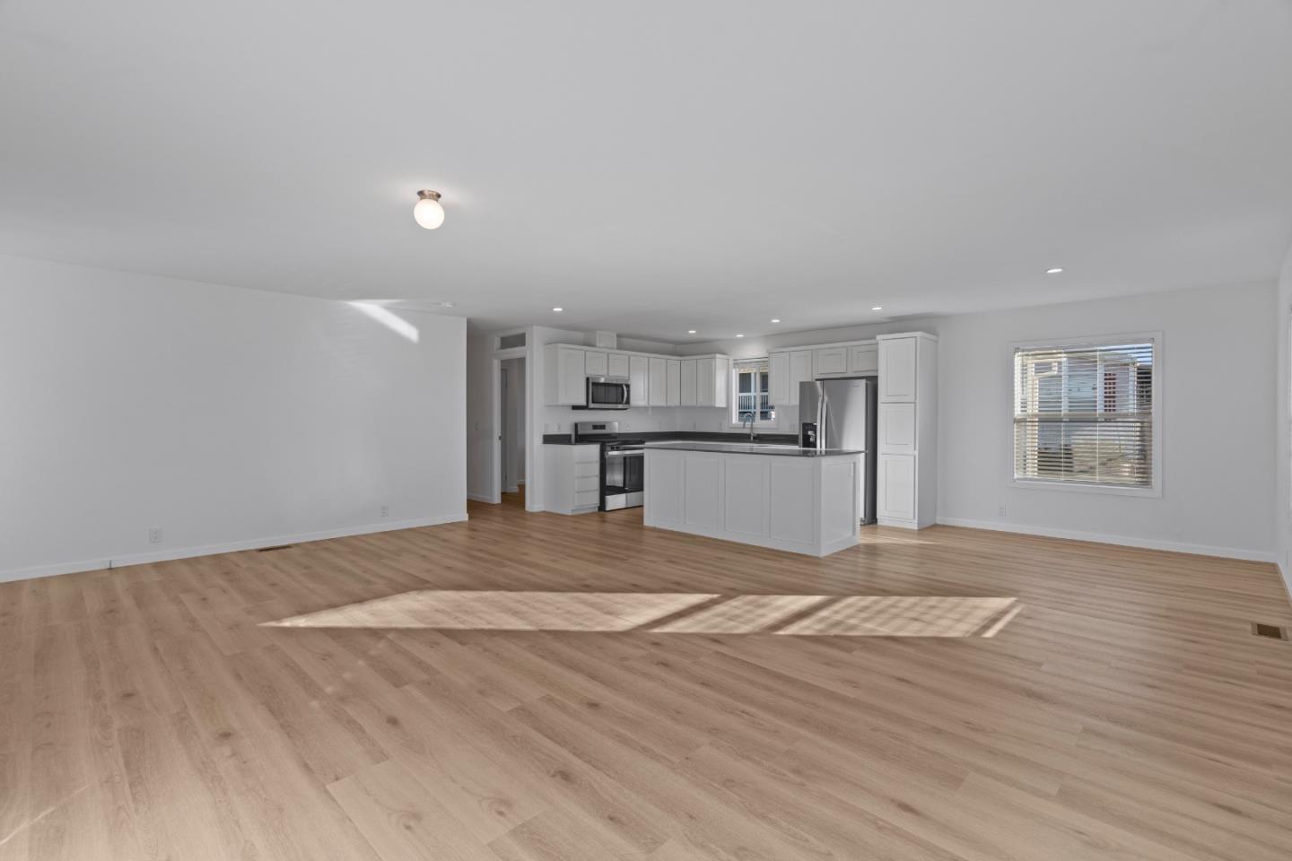 Detail Gallery Image 10 of 25 For 144 Holm Rd #120,  Watsonville,  CA 95076 - 3 Beds | 2 Baths