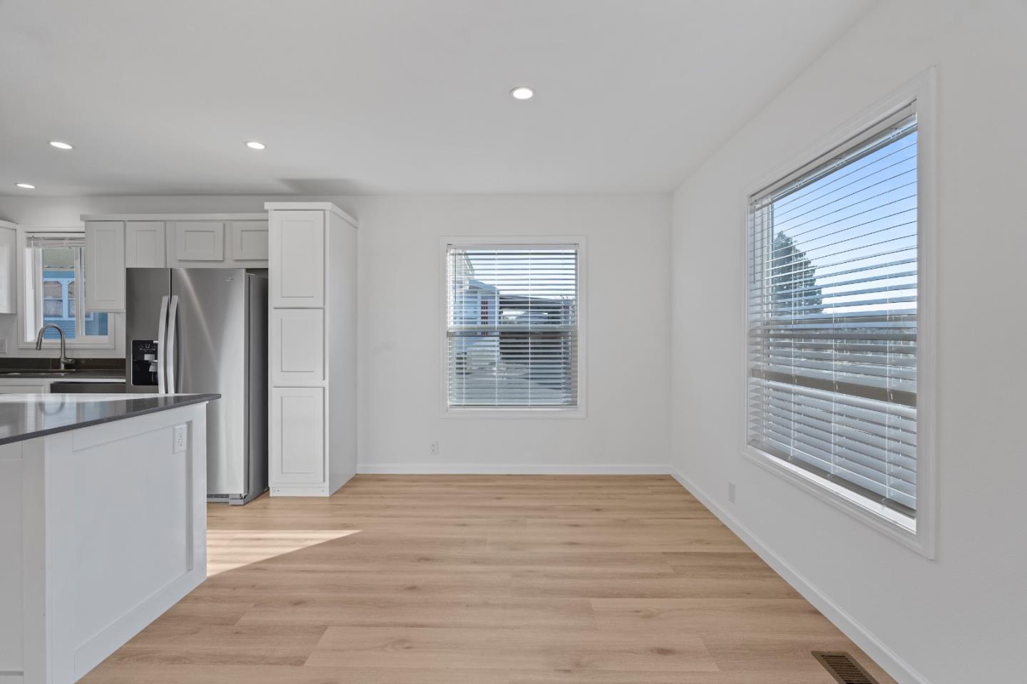 Detail Gallery Image 11 of 25 For 144 Holm Rd #120,  Watsonville,  CA 95076 - 3 Beds | 2 Baths