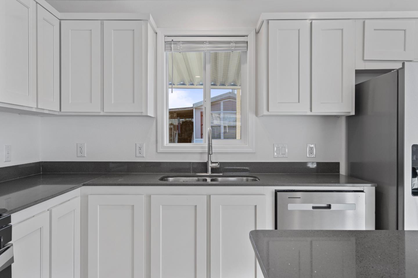 Detail Gallery Image 13 of 25 For 144 Holm Rd #120,  Watsonville,  CA 95076 - 3 Beds | 2 Baths