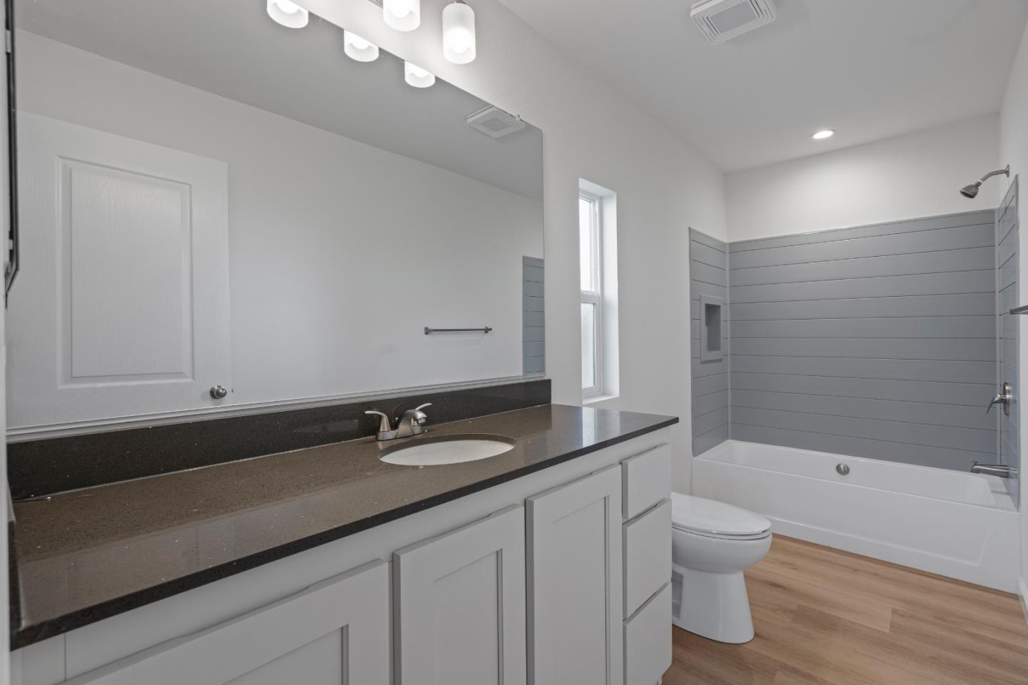 Detail Gallery Image 25 of 25 For 144 Holm Rd #120,  Watsonville,  CA 95076 - 3 Beds | 2 Baths