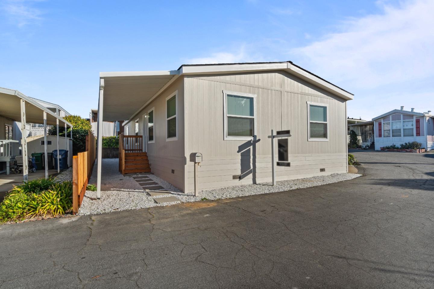 Detail Gallery Image 3 of 25 For 144 Holm Rd #120,  Watsonville,  CA 95076 - 3 Beds | 2 Baths