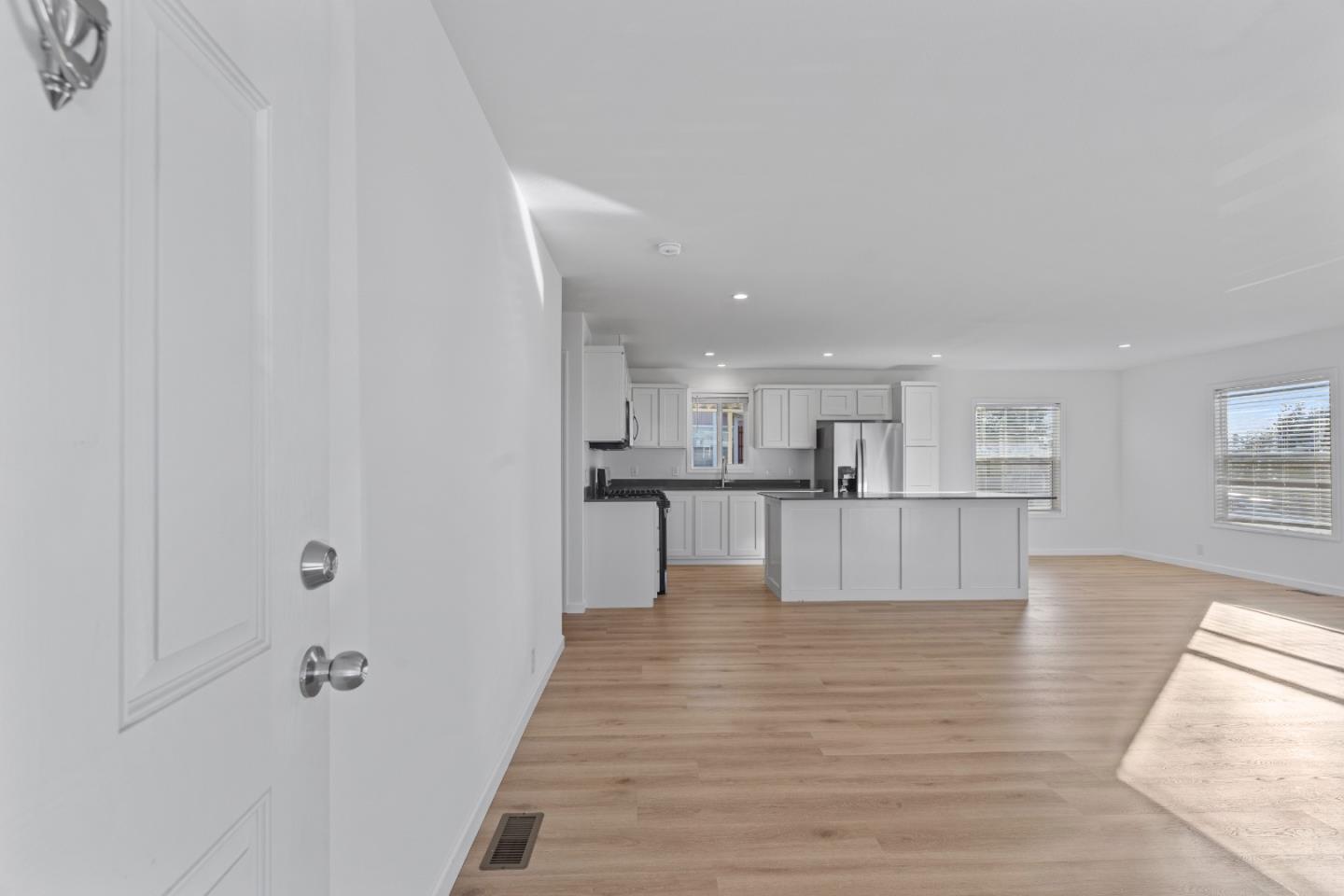 Detail Gallery Image 7 of 25 For 144 Holm Rd #120,  Watsonville,  CA 95076 - 3 Beds | 2 Baths