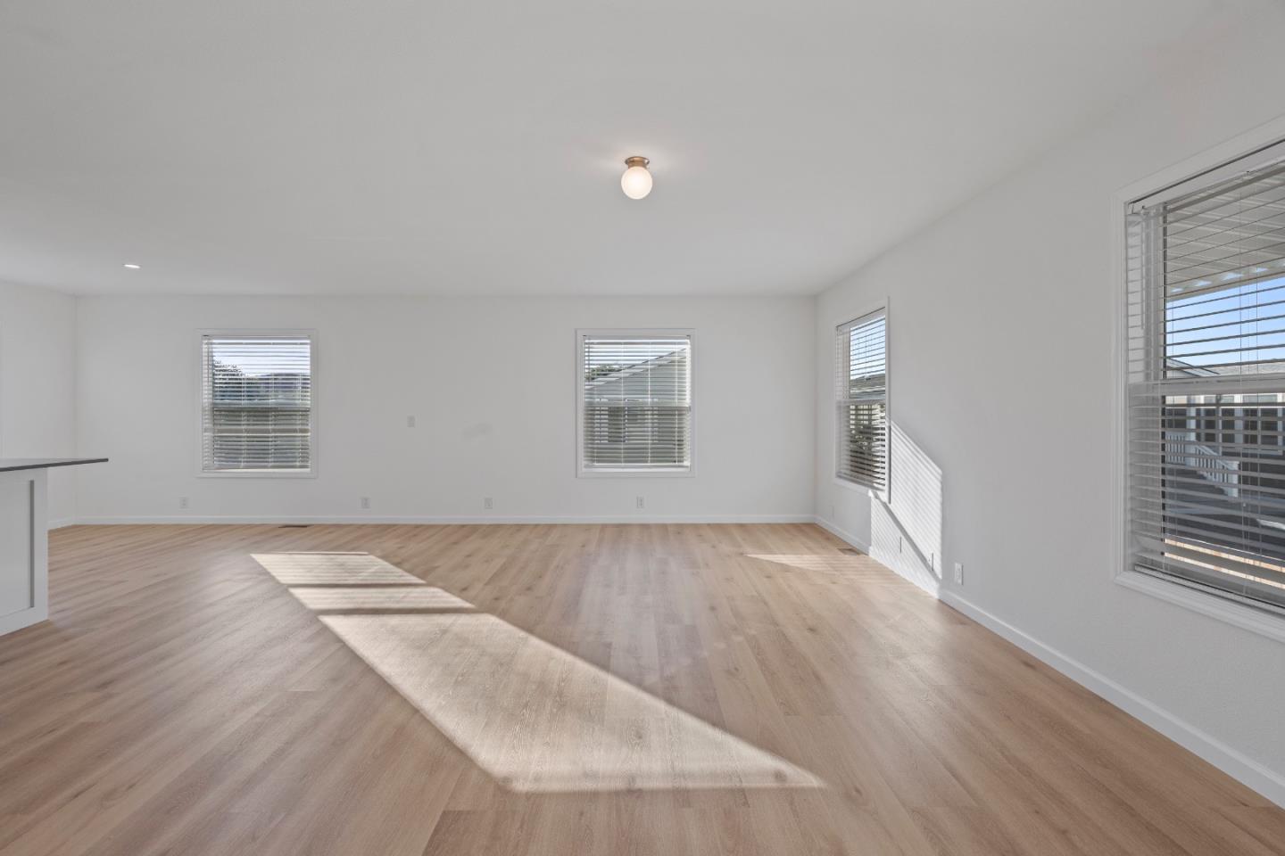 Detail Gallery Image 8 of 25 For 144 Holm Rd #120,  Watsonville,  CA 95076 - 3 Beds | 2 Baths