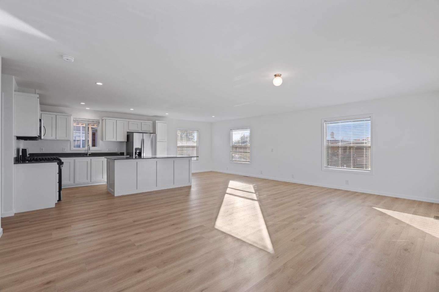 Detail Gallery Image 9 of 25 For 144 Holm Rd #120,  Watsonville,  CA 95076 - 3 Beds | 2 Baths