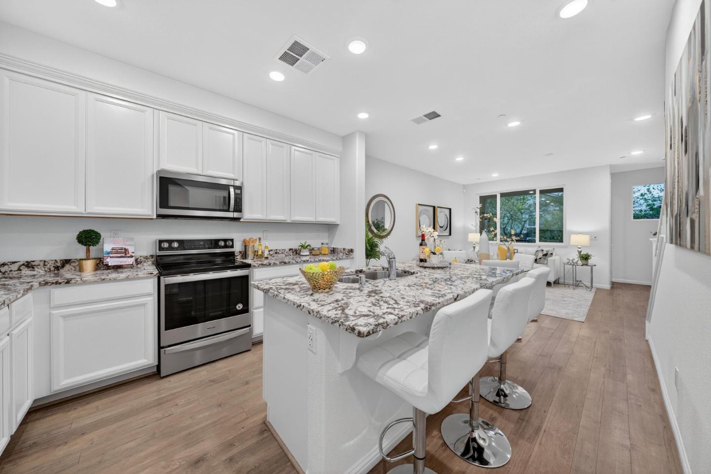 Detail Gallery Image 11 of 34 For 2580 Gimelli Way, San Jose,  CA 95133 - 3 Beds | 3 Baths