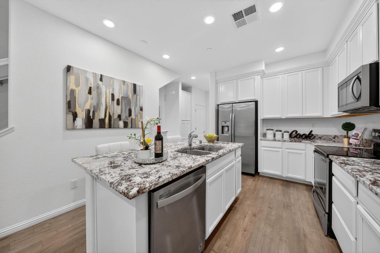 Detail Gallery Image 13 of 34 For 2580 Gimelli Way, San Jose,  CA 95133 - 3 Beds | 3 Baths