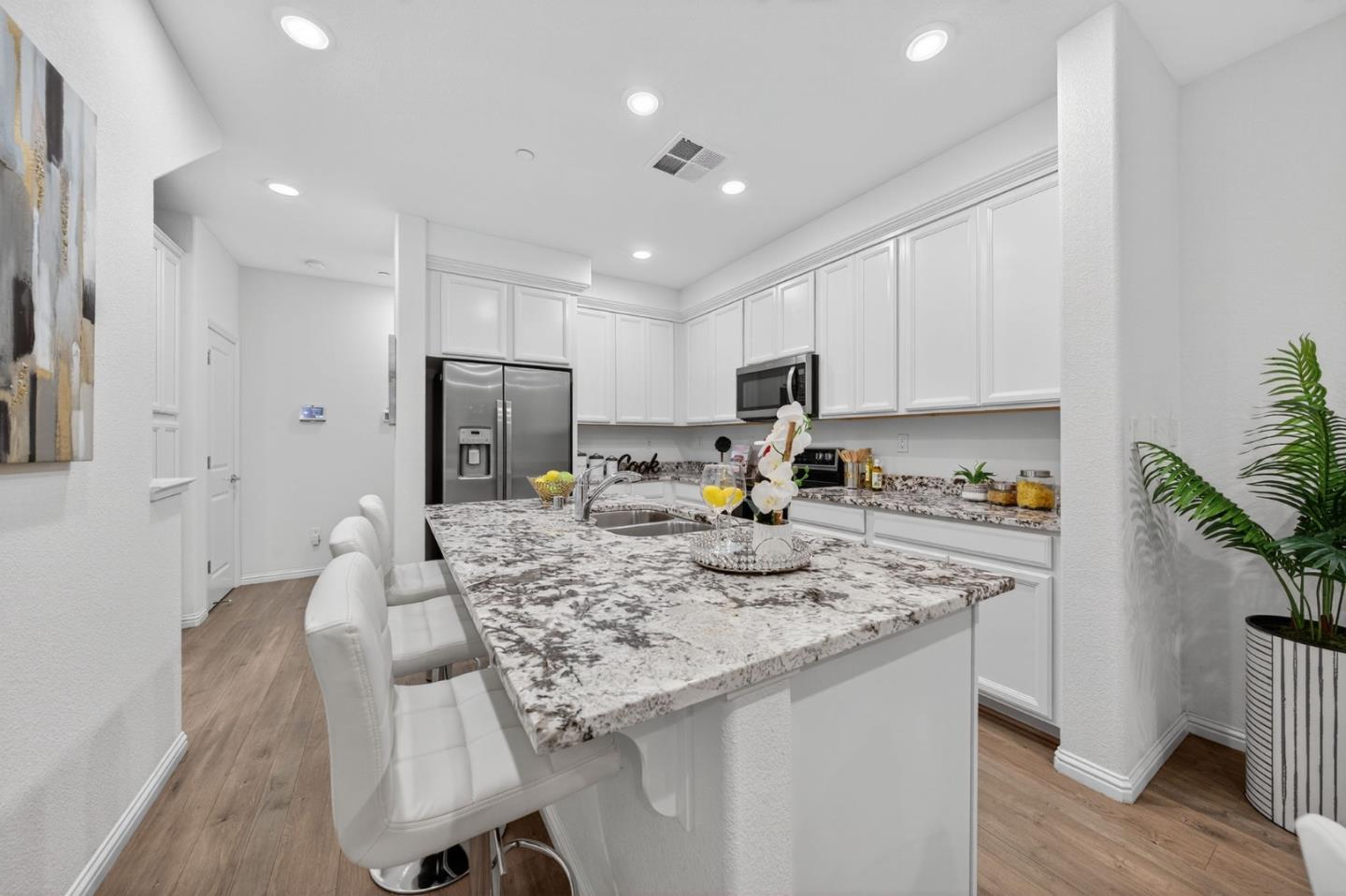 Detail Gallery Image 14 of 34 For 2580 Gimelli Way, San Jose,  CA 95133 - 3 Beds | 3 Baths