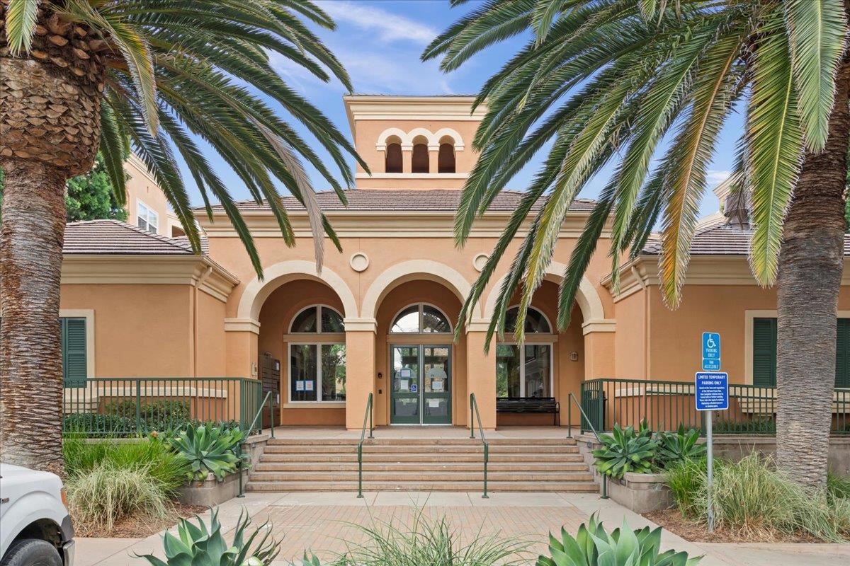 Detail Gallery Image 3 of 31 For 1390 Saddle Rack St #223,  San Jose,  CA 95126 - 2 Beds | 2 Baths