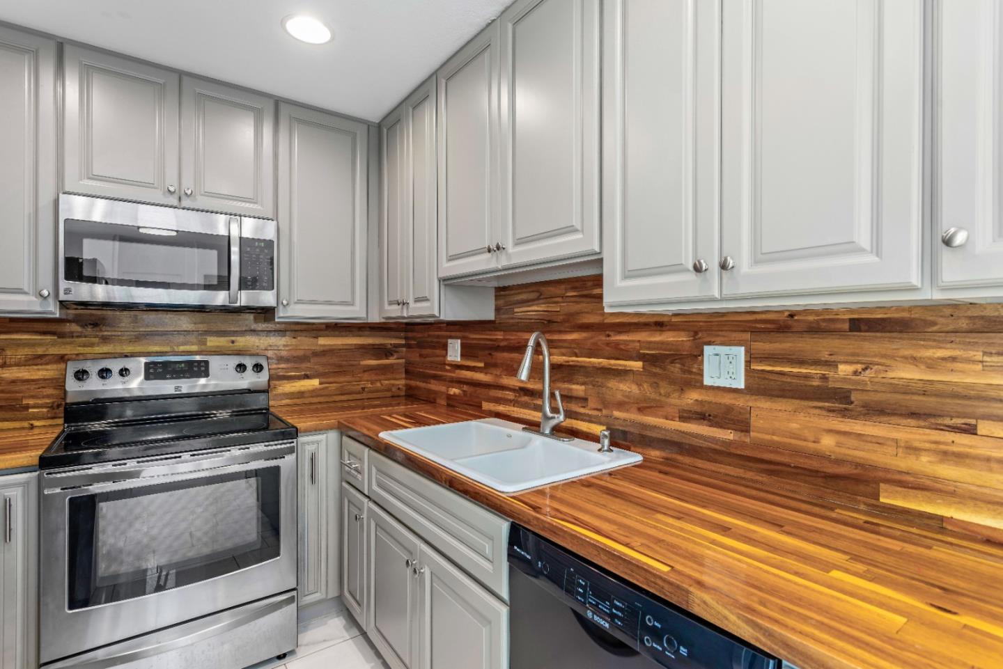 Detail Gallery Image 14 of 23 For 5510 Armitos Ave #4,  Goleta,  CA 93117 - 1 Beds | 1 Baths