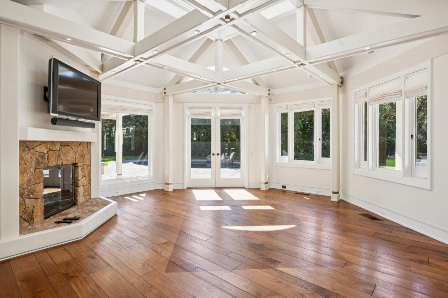 Detail Gallery Image 9 of 15 For 39 Faxon Rd, Atherton,  CA 94027 - 2 Beds | 2/1 Baths